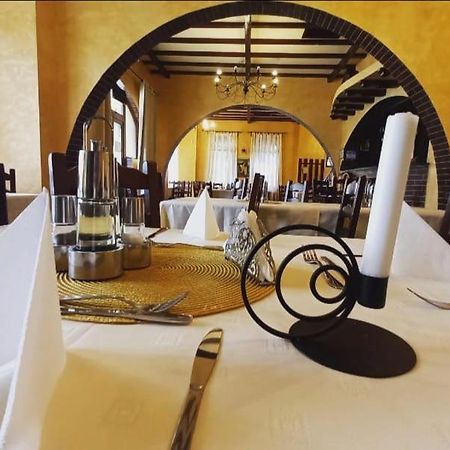 Buşteni Restaurant Casa Miorita酒店 外观 照片