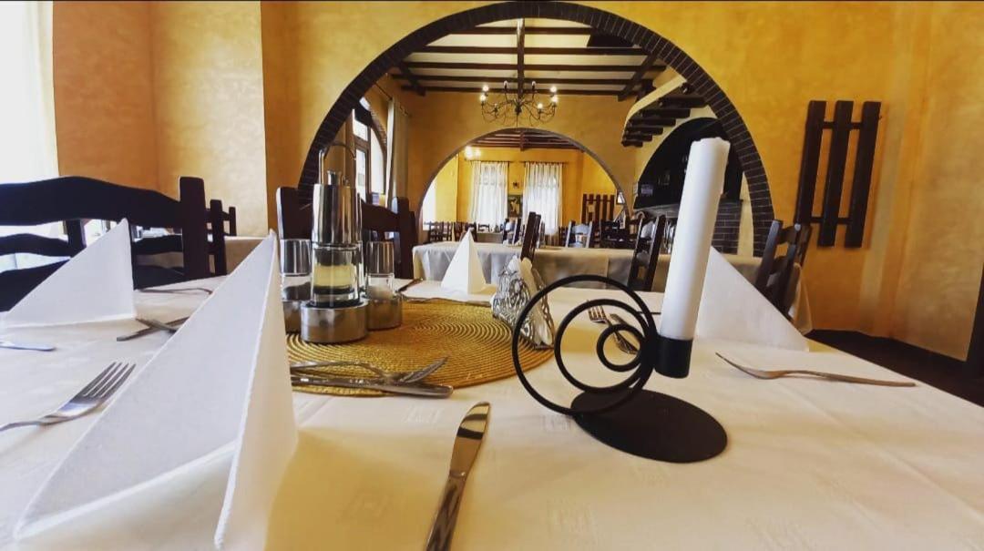 Buşteni Restaurant Casa Miorita酒店 外观 照片