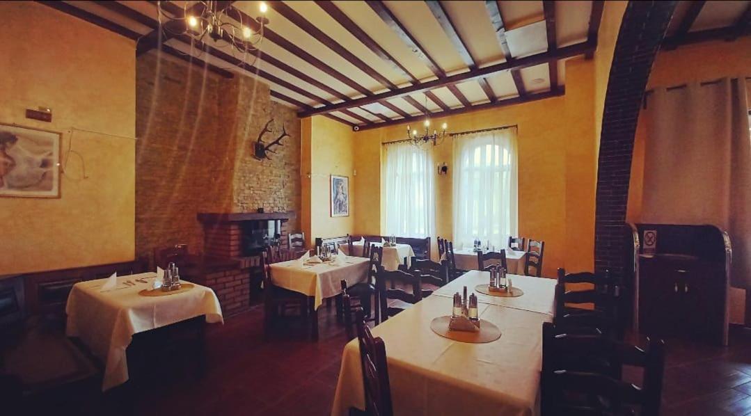 Buşteni Restaurant Casa Miorita酒店 外观 照片